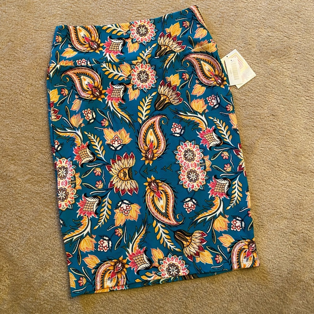 🍁NWT LuLaRoe Teal Floral Print Cassie size Large